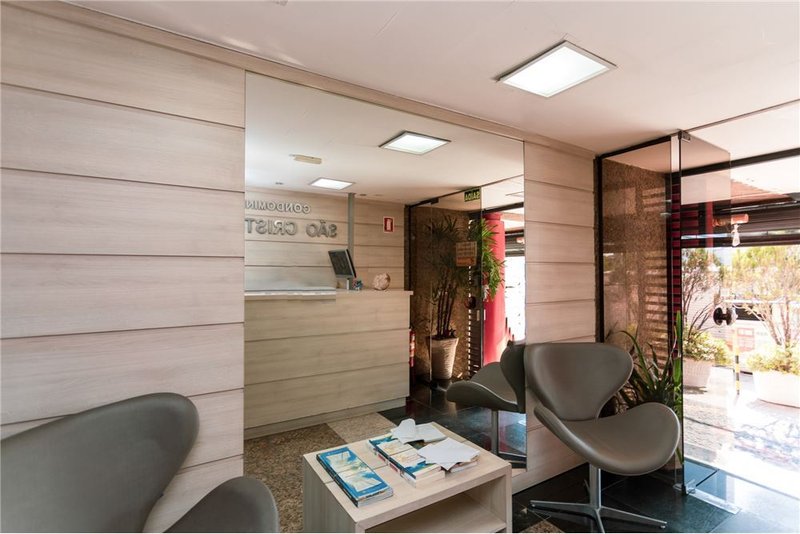 Sala comercial no bairro Moinhos De Vento Cristóvão Colombo Porto Alegre - 