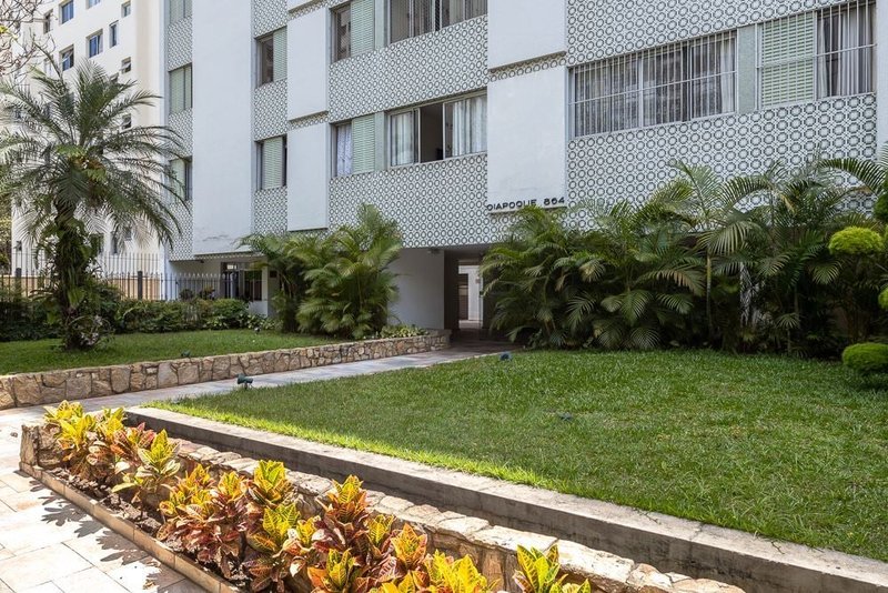 Apartamento em Moema com 3 dormitórios com 105m² R. Inhambu, São Paulo - 
