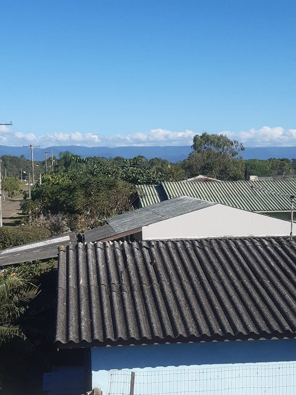 Casa com 3 quartos, sendo 1 suíte, MOBILIADA, com móveis de alto padrão, Piscina, Garagem Avenida Caramuru Capão da Canoa - 