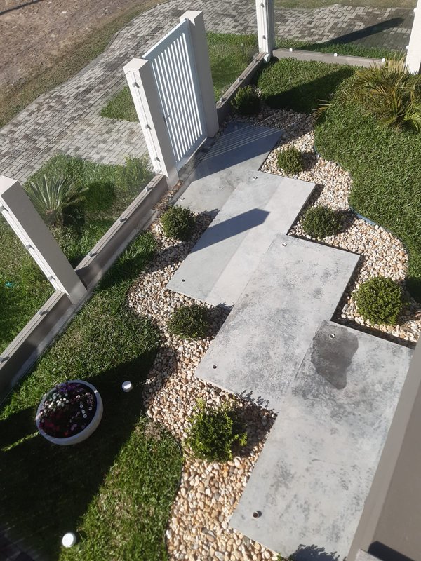 Casa com 3 quartos, sendo 1 suíte, MOBILIADA, com móveis de alto padrão, Piscina, Garagem Avenida Caramuru Capão da Canoa - 