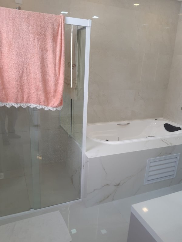 Casa com 3 quartos, sendo 1 suíte, MOBILIADA, com móveis de alto padrão, Piscina, Garagem Avenida Caramuru Capão da Canoa - 