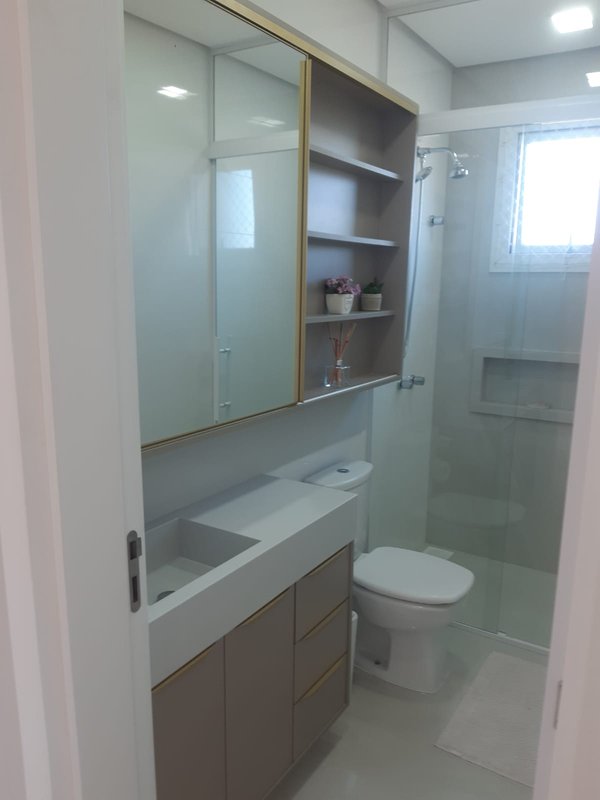 Casa com 3 quartos, sendo 1 suíte, MOBILIADA, com móveis de alto padrão, Piscina, Garagem Avenida Caramuru Capão da Canoa - 