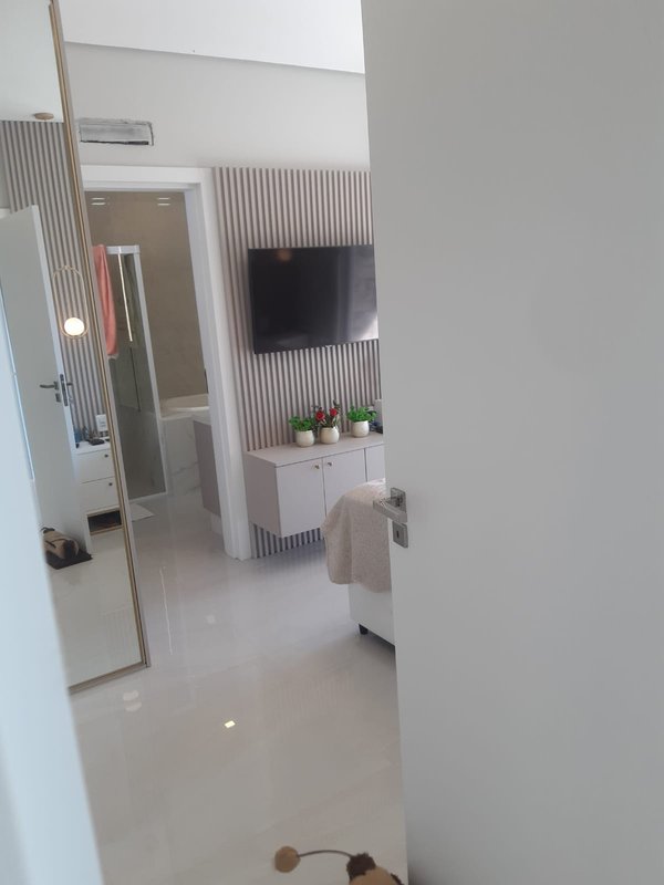 Casa com 3 quartos, sendo 1 suíte, MOBILIADA, com móveis de alto padrão, Piscina, Garagem Avenida Caramuru Capão da Canoa - 