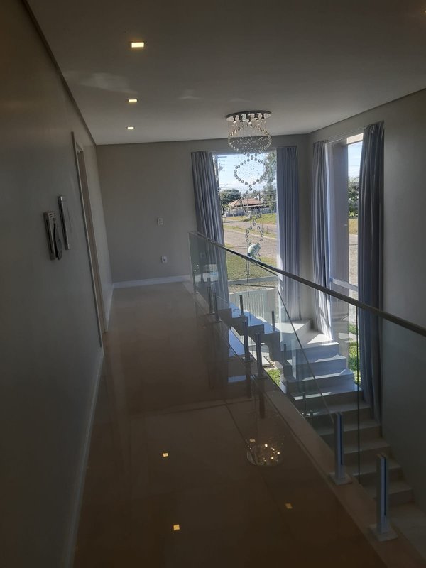 Casa com 3 quartos, sendo 1 suíte, MOBILIADA, com móveis de alto padrão, Piscina, Garagem Avenida Caramuru Capão da Canoa - 