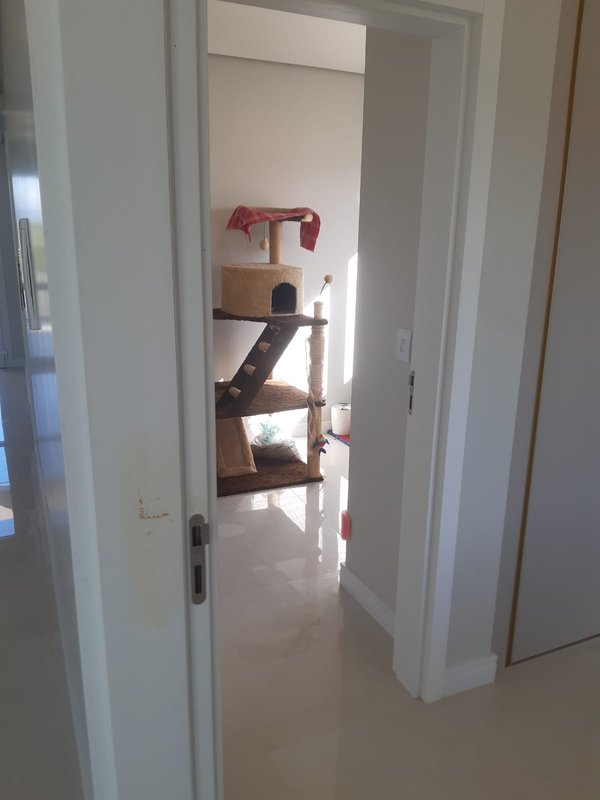Casa com 3 quartos, sendo 1 suíte, MOBILIADA, com móveis de alto padrão, Piscina, Garagem Avenida Caramuru Capão da Canoa - 