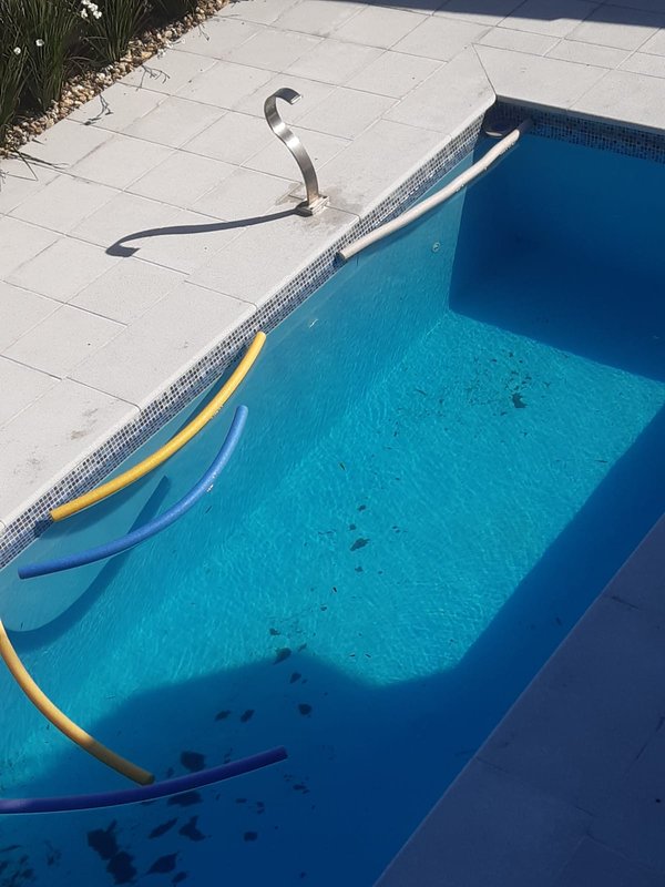 Casa com 3 quartos, sendo 1 suíte, MOBILIADA, com móveis de alto padrão, Piscina, Garagem Avenida Caramuru Capão da Canoa - 