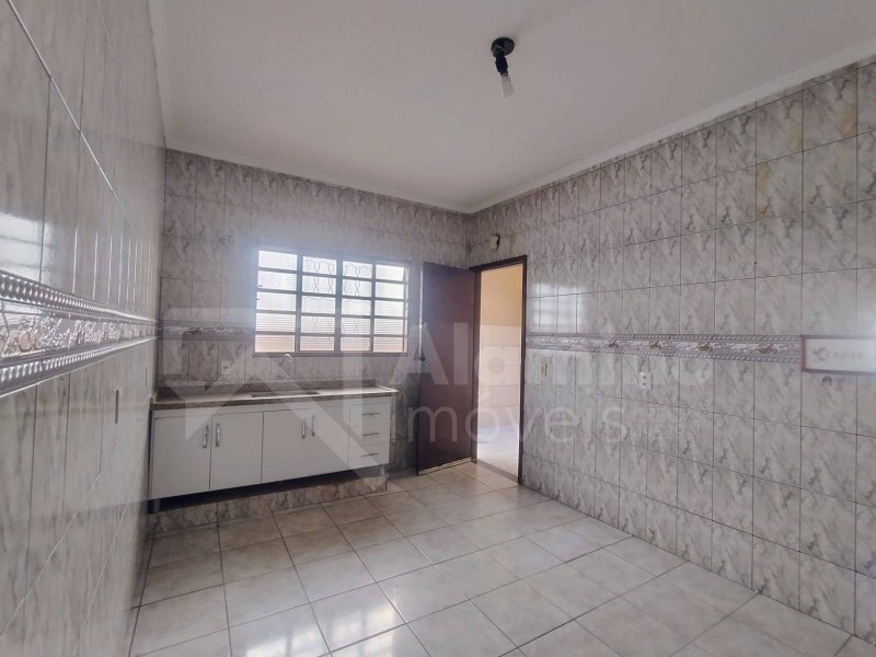 JARDIM OLÍMPICO - RESIDÊNCIA 03 DORM. SENDO 01 SUÍTE  Bauru - 