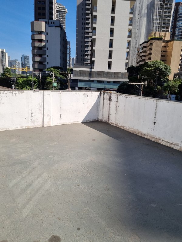 ALUGA-SE IMOVEL COMERCIAL - R$16k/mensal - 300 metros do metrô Brooklin + roof top!!!! Avenida Roque Petroni Júnior São Paulo - 