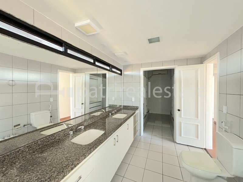 Apartamento 290 m² com 4 Suítes 6 banheiros e 4 vagas. Beira Mar - Meireles - Fortaleza CE Avenida Beira Mar Fortaleza - 