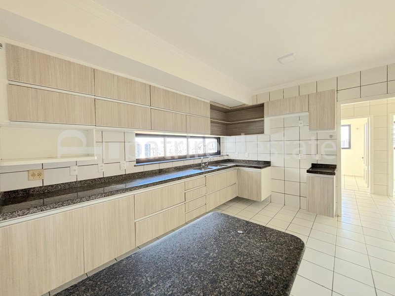 Apartamento 290 m² com 4 Suítes 6 banheiros e 4 vagas. Beira Mar - Meireles - Fortaleza CE Avenida Beira Mar Fortaleza - 