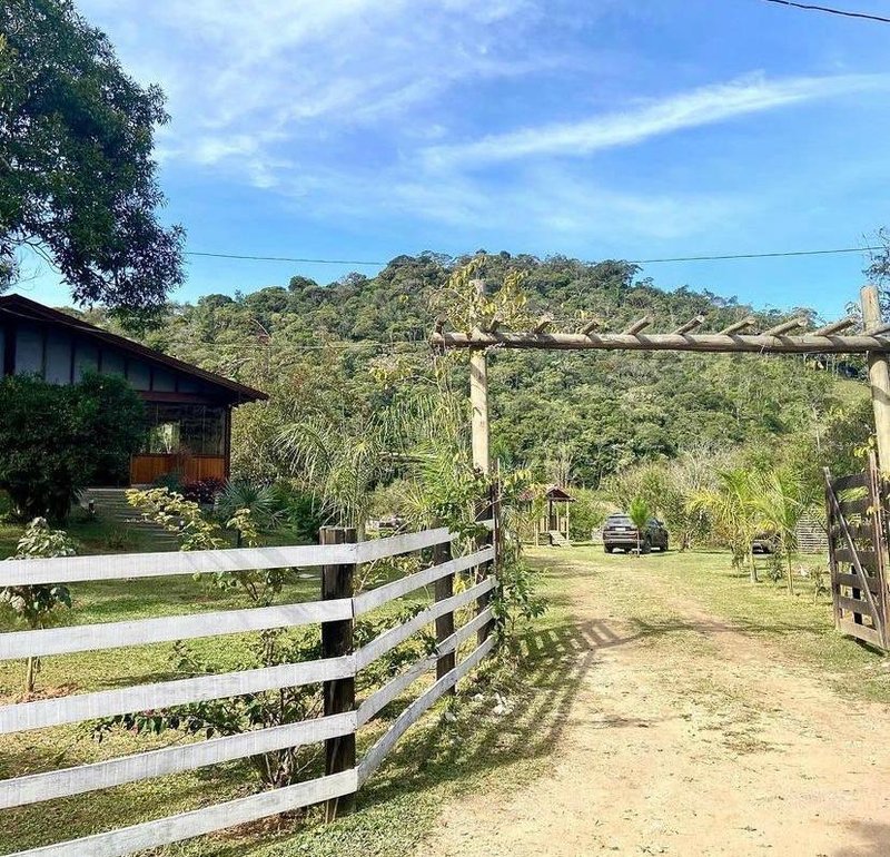 Sítio com 5 Hectares em Natividade da Serra\São Paulo - NATIVIDADE DA SERRA - 