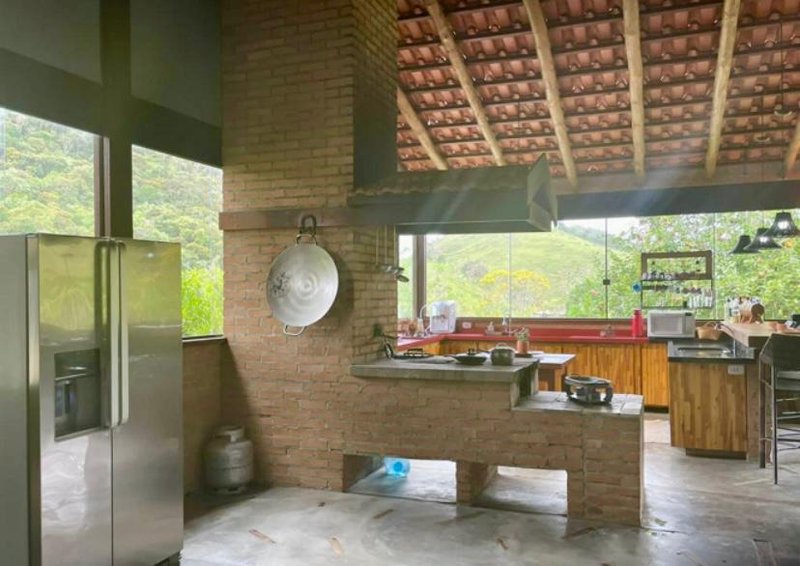 Sítio com 5 Hectares em Natividade da Serra\São Paulo - NATIVIDADE DA SERRA - 