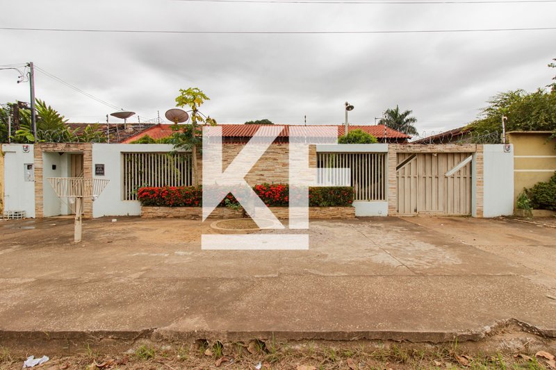 Casa Com 3 Quartos, Piscina E Em Uma Localização Excelente Avenida Prefeito Chiquilito Erse Porto Velho - 