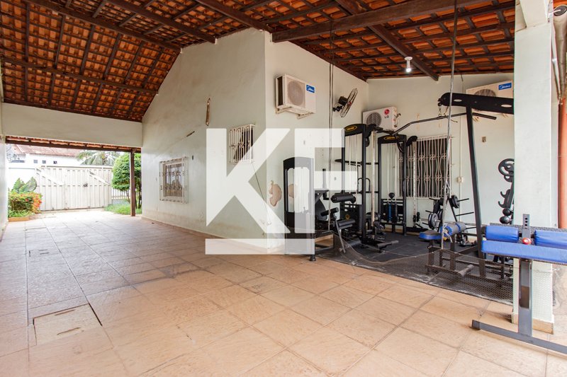 Casa Com 3 Quartos, Piscina E Em Uma Localização Excelente Avenida Prefeito Chiquilito Erse Porto Velho - 