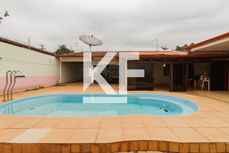 Casa Com 3 Quartos, Piscina E Em Uma Localização Excelente Avenida Prefeito Chiquilito Erse Porto Velho - 