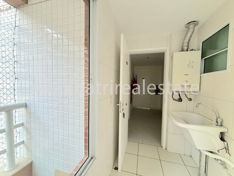 Apartamento 140 m² com 3 Suítes 4 banheiros e 3 vagas. R$ 1.790.000. Meireles Fortaleza CE Rua Barbosa de Freitas Fortaleza - 