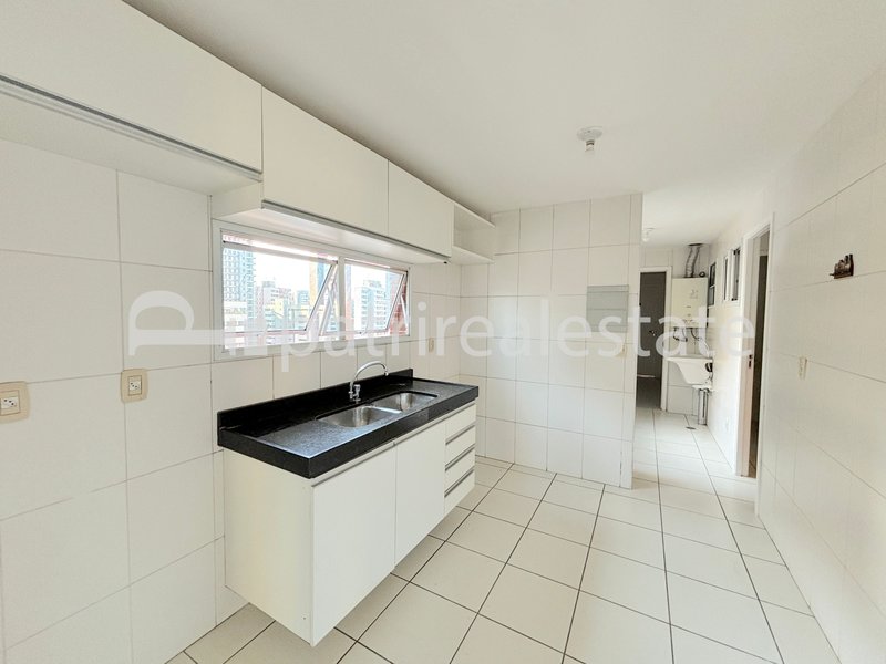 Apartamento 140 m² com 3 Suítes 4 banheiros e 3 vagas. R$ 1.790.000. Meireles Fortaleza CE Rua Barbosa de Freitas Fortaleza - 