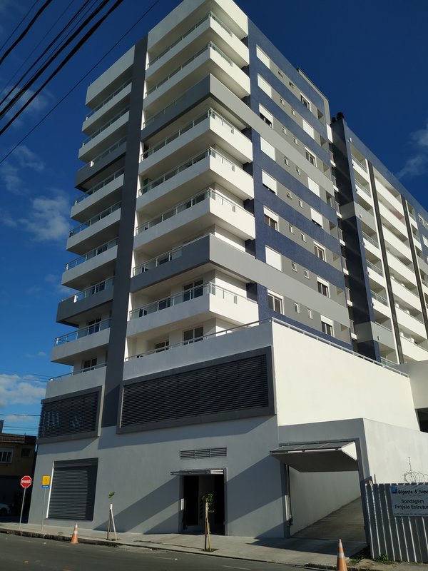 Apartamento novo 3 dormitórios,1 suíte, sacadão com churrasqueira, calefator, garagem Rua Professor Doutor Araújo Pelotas - 