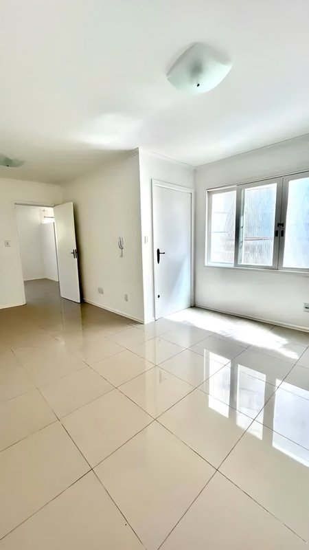 R$ 490.000 - ÓTIMO APARTAMENTO - REFORMADO - FRENTE - 110M2 - 3 DORM - SUÍTE - 2 VAGAS Rua Lagoinha Porto Alegre - 