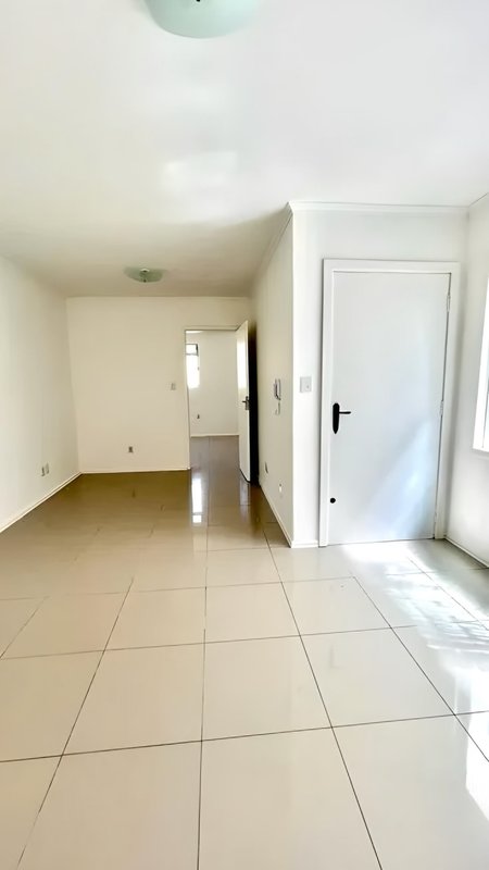 R$ 490.000 - ÓTIMO APARTAMENTO - REFORMADO - FRENTE - 110M2 - 3 DORM - SUÍTE - 2 VAGAS Rua Lagoinha Porto Alegre - 