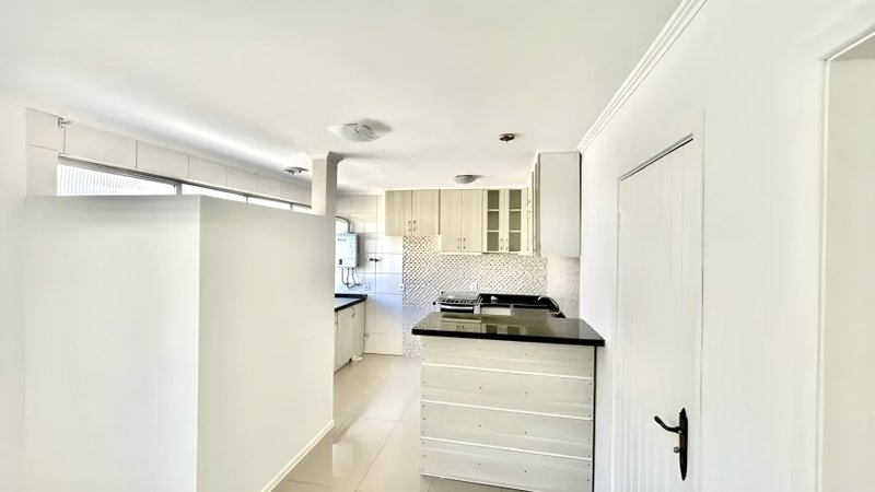 R$ 490.000 - ÓTIMO APARTAMENTO - REFORMADO - FRENTE - 110M2 - 3 DORM - SUÍTE - 2 VAGAS Rua Lagoinha Porto Alegre - 