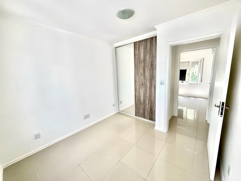 R$ 490.000 - ÓTIMO APARTAMENTO - REFORMADO - FRENTE - 110M2 - 3 DORM - SUÍTE - 2 VAGAS Rua Lagoinha Porto Alegre - 