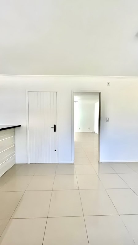R$ 490.000 - ÓTIMO APARTAMENTO - REFORMADO - FRENTE - 110M2 - 3 DORM - SUÍTE - 2 VAGAS Rua Lagoinha Porto Alegre - 