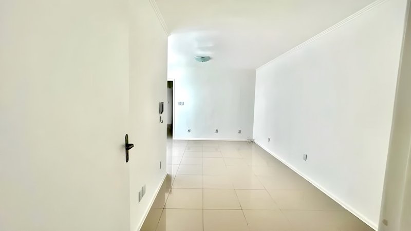 R$ 490.000 - ÓTIMO APARTAMENTO - REFORMADO - FRENTE - 110M2 - 3 DORM - SUÍTE - 2 VAGAS Rua Lagoinha Porto Alegre - 