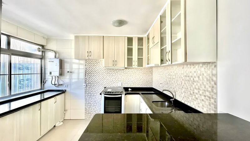 R$ 490.000 - ÓTIMO APARTAMENTO - REFORMADO - FRENTE - 110M2 - 3 DORM - SUÍTE - 2 VAGAS Rua Lagoinha Porto Alegre - 