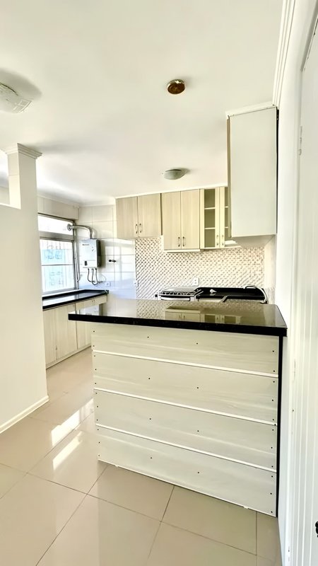 R$ 490.000 - ÓTIMO APARTAMENTO - REFORMADO - FRENTE - 110M2 - 3 DORM - SUÍTE - 2 VAGAS Rua Lagoinha Porto Alegre - 