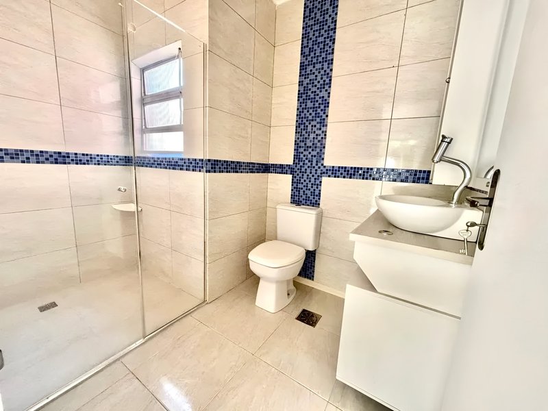 R$ 490.000 - ÓTIMO APARTAMENTO - REFORMADO - FRENTE - 110M2 - 3 DORM - SUÍTE - 2 VAGAS Rua Lagoinha Porto Alegre - 