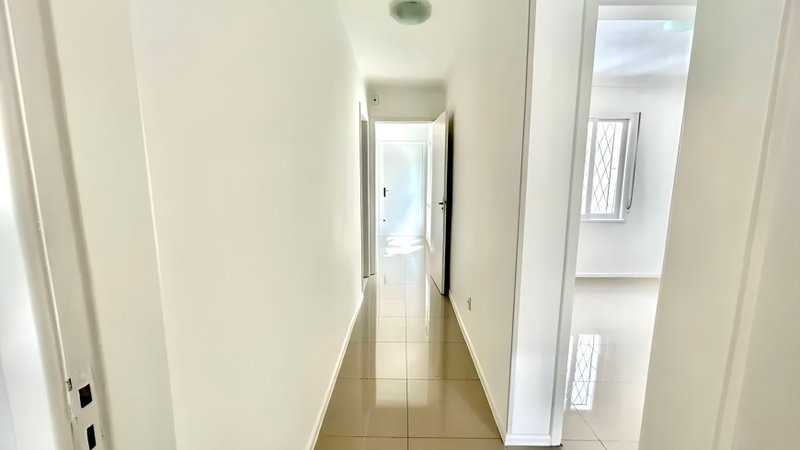 R$ 490.000 - ÓTIMO APARTAMENTO - REFORMADO - FRENTE - 110M2 - 3 DORM - SUÍTE - 2 VAGAS Rua Lagoinha Porto Alegre - 