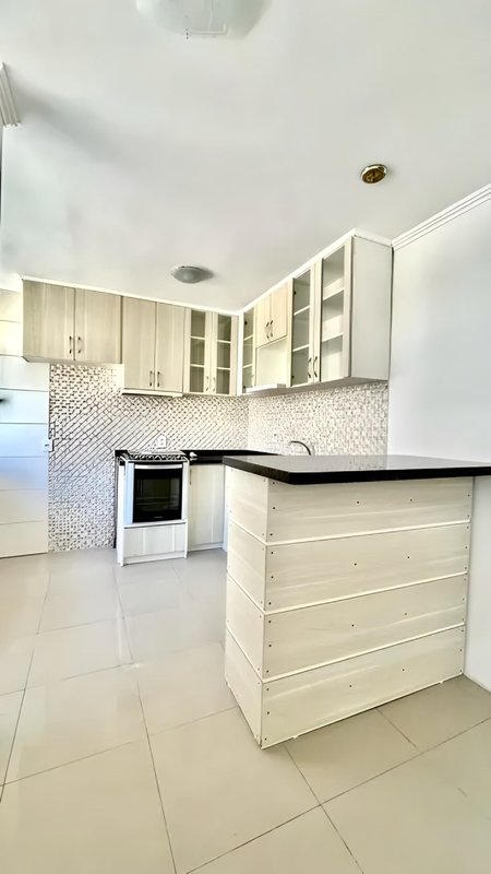 R$ 490.000 - ÓTIMO APARTAMENTO - REFORMADO - FRENTE - 110M2 - 3 DORM - SUÍTE - 2 VAGAS Rua Lagoinha Porto Alegre - 