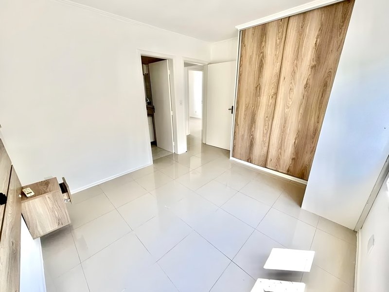 R$ 490.000 - ÓTIMO APARTAMENTO - REFORMADO - FRENTE - 110M2 - 3 DORM - SUÍTE - 2 VAGAS Rua Lagoinha Porto Alegre - 