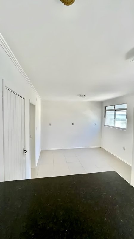 R$ 490.000 - ÓTIMO APARTAMENTO - REFORMADO - FRENTE - 110M2 - 3 DORM - SUÍTE - 2 VAGAS Rua Lagoinha Porto Alegre - 
