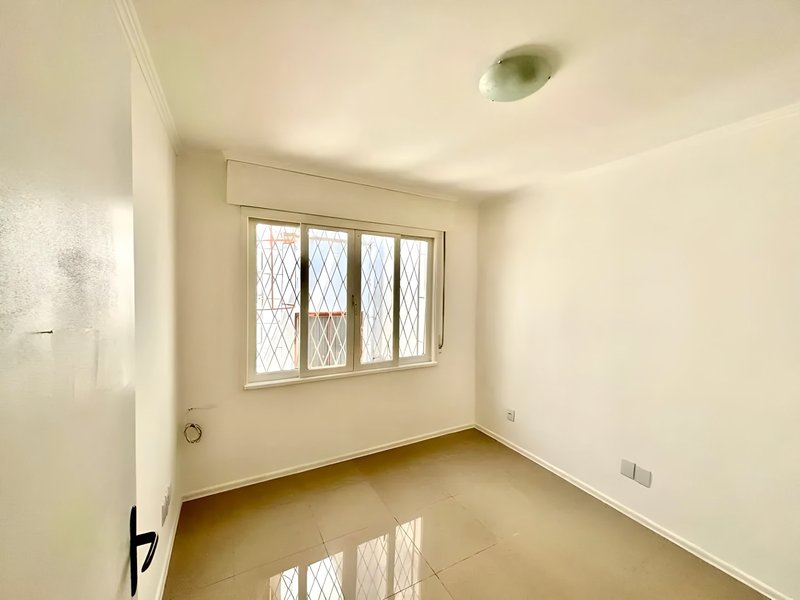 R$ 490.000 - ÓTIMO APARTAMENTO - REFORMADO - FRENTE - 110M2 - 3 DORM - SUÍTE - 2 VAGAS Rua Lagoinha Porto Alegre - 