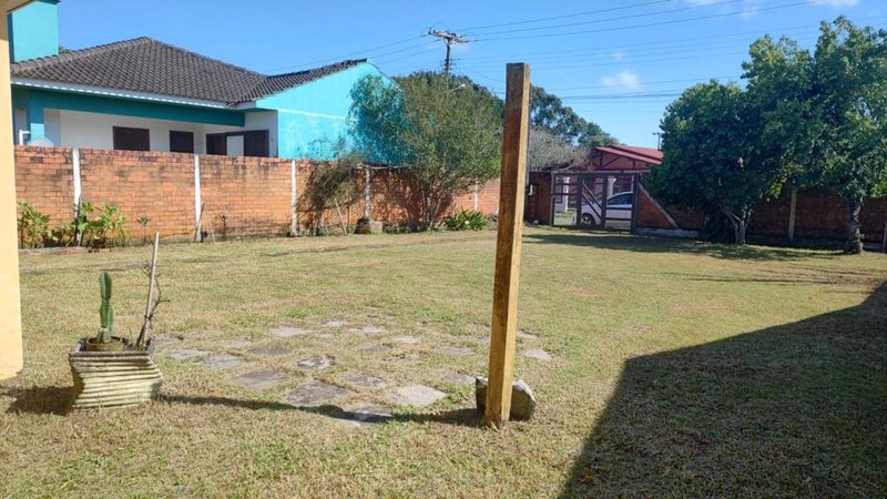 Casa a venda de 1 quarto, demais peças, em Arroio Teixeira Rua Xavier Capão da Canoa - 