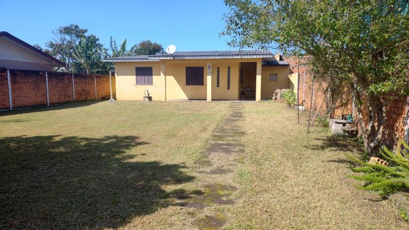 Casa a venda de 1 quarto, demais peças, em Arroio Teixeira Rua Xavier Capão da Canoa - 