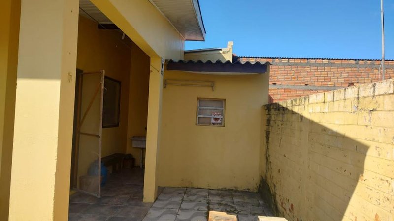 Casa a venda de 1 quarto, demais peças, em Arroio Teixeira Rua Xavier Capão da Canoa - 