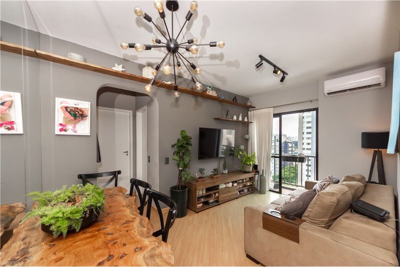 Apartamento em Moema com 1 dormitório 46m² dos Arapanés São Paulo - 