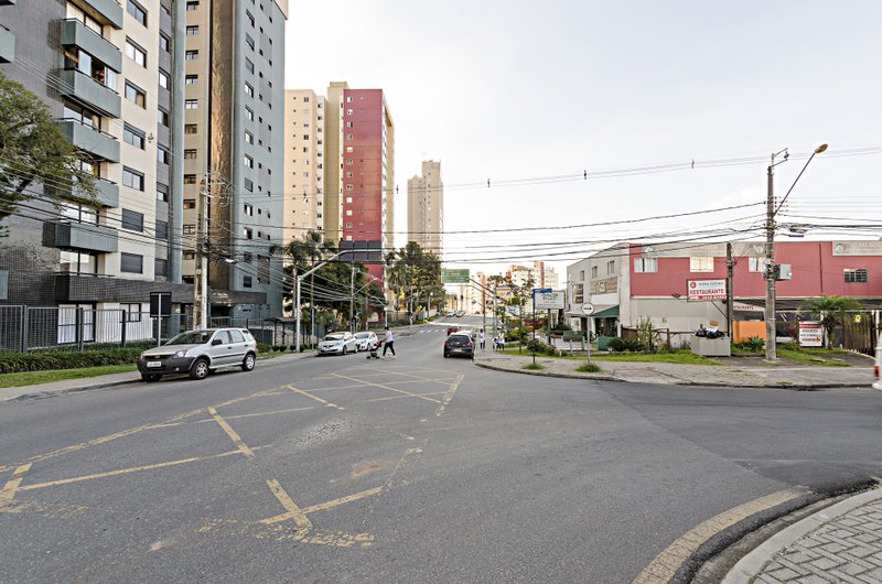 Apartamento Amplo de Alto Padrão no Jd. Botânico Rua Urbano Lopes Curitiba - 