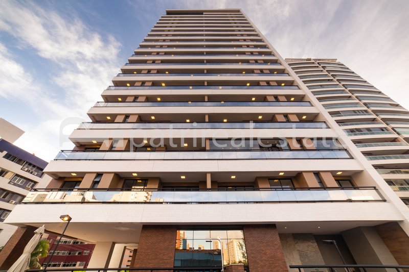 Apartamento 81 m² com 3 quartos 3 banheiros 2 vagas. R$ 879.000 Bairro Coco - Fortaleza CE Rua Doutor Gilberto Studart Fortaleza - 