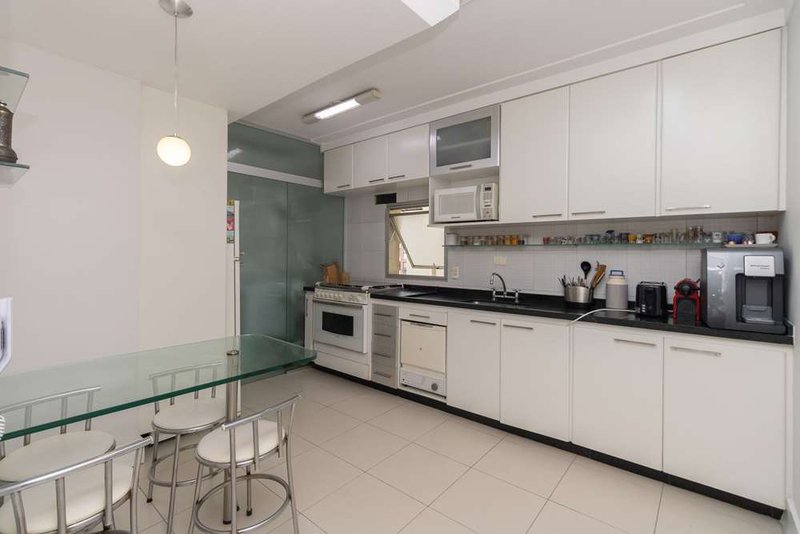 Apartamento na Vila Nova Conceição com 2 dormitórios 77m² Visconde da Luz São Paulo - 