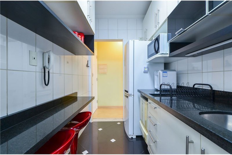 Apartamento com 3 dormitórios com 74m² Pereira da Nóbrega São Paulo - 
