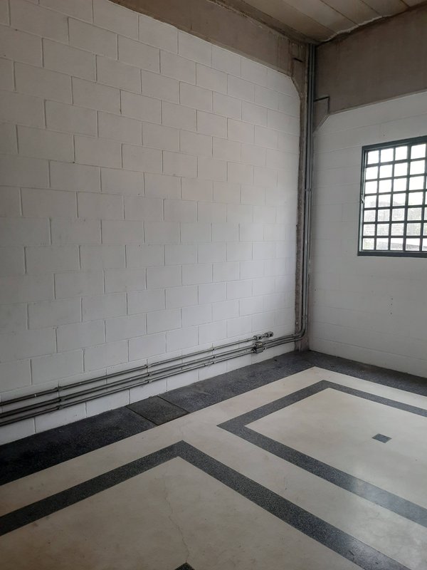 Galpão para Venda ou Locação, ótima localização pronto para sua empresa!!! Rua das Samambaias Santana de Parnaíba - 