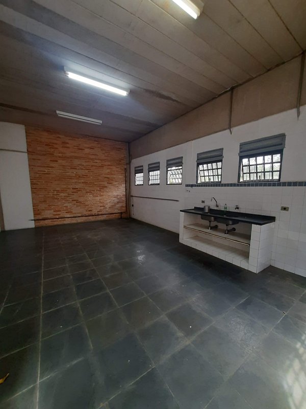 Galpão para Venda ou Locação, ótima localização pronto para sua empresa!!! Rua das Samambaias Santana de Parnaíba - 