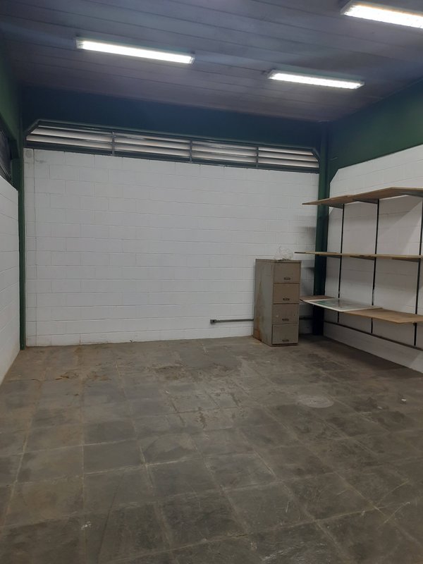Galpão para Venda ou Locação, ótima localização pronto para sua empresa!!! Rua das Samambaias Santana de Parnaíba - 