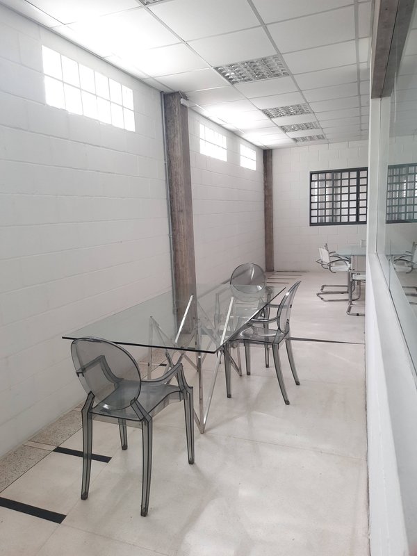 Galpão para Venda ou Locação, ótima localização pronto para sua empresa!!! Rua das Samambaias Santana de Parnaíba - 