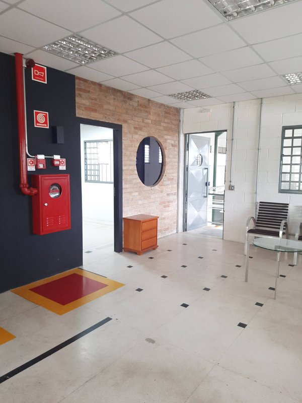 Galpão para Venda ou Locação, ótima localização pronto para sua empresa!!! Rua das Samambaias Santana de Parnaíba - 