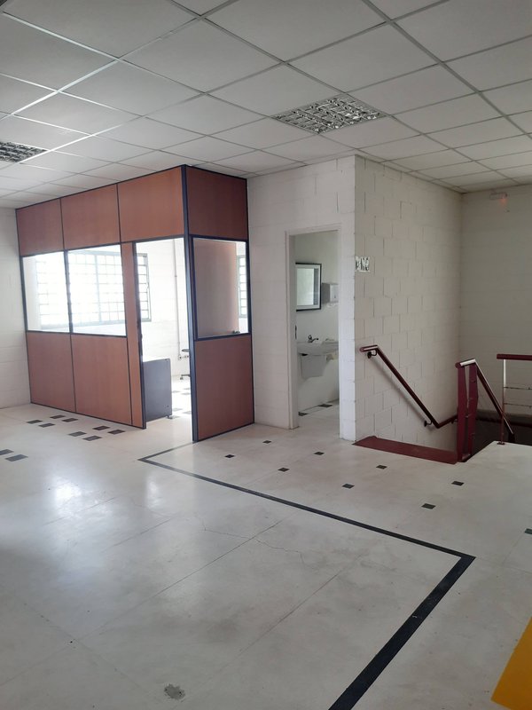 Galpão para Venda ou Locação, ótima localização pronto para sua empresa!!! Rua das Samambaias Santana de Parnaíba - 